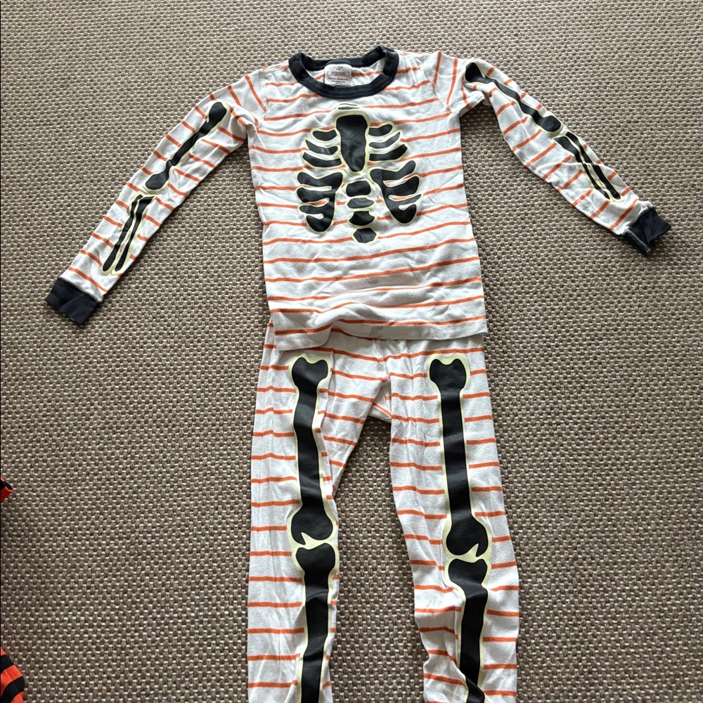 Hanna Andersson Black and Orange Pajama Set